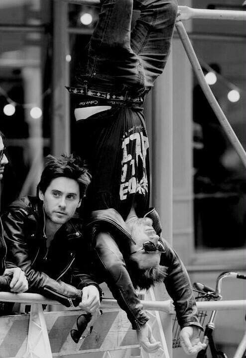 TriadsInNature's tweet image. #Countdownto4000
How about a #ShanatomyLesson
Honestly, he's the guy helping me get in the car to drive to camp ♥♥♥