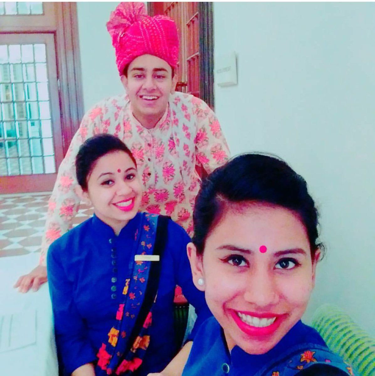 Aakritipunj's tweet photo. Happy people make a happier work place. #OberoiBestInTheWorld @OberoiGroup https://t.co/tSG0MxsccA