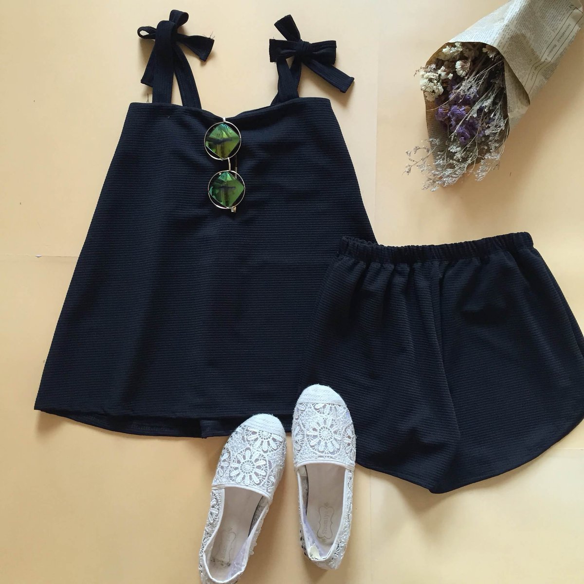 Shops_ree's tweet photo. set เสื้อผูกไหล่  +กางเกงขาสั้น

อก 32-36  เอว 23-30  สะโพก-36  ยาว  13"

200.- https://t.co/9MHzkDlyHl