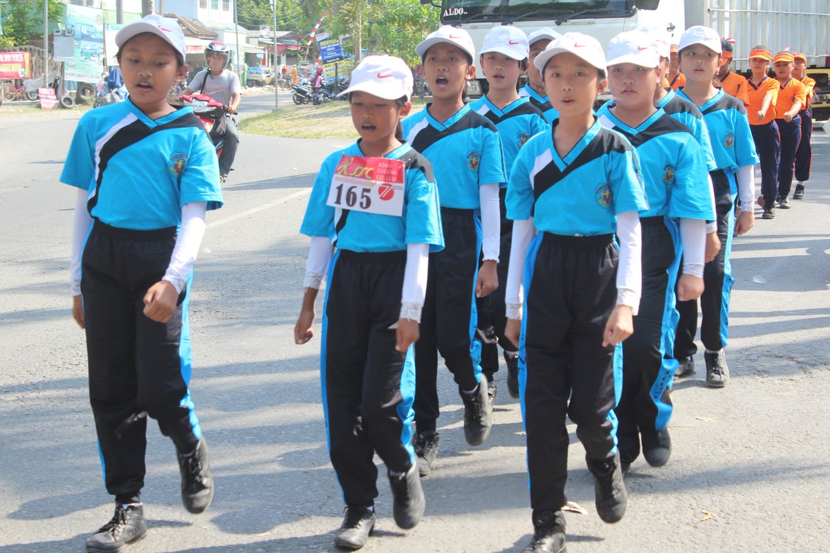 11/8/16 agenda berikutnya dlm rangkaian Peringatan HUT RI 71 Kecamatan Cepu, lomba Gerak Jalan Tk. SD/SMP. Meriah !!