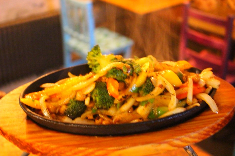 The_Basement_Ed's tweet photo. Where is the sunshine? We have sizzling dishes to warm you up! Why not try our Fajitas? #edfringe #edinburghfood https://t.co/iuroCCOur3