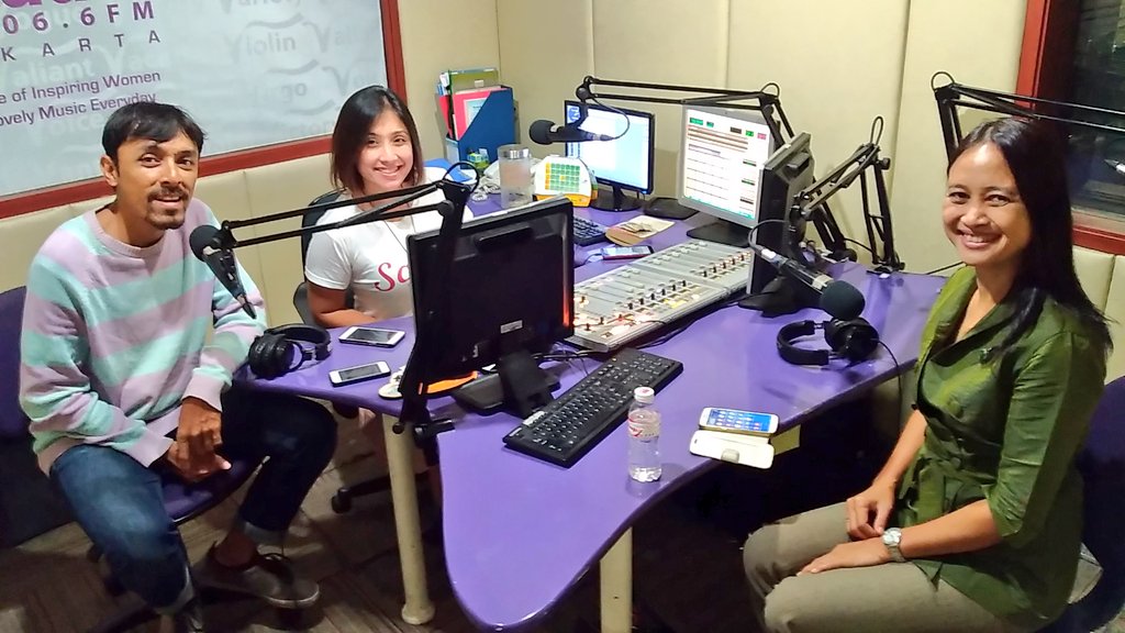 vradiofm's tweet photo. Saatnya jadi lebih cerdas finansial, yuk ngobrol bersama ahli finansial @tejasari dari @TatadanaConsult #VExpert https://t.co/UrWIrjbxnI