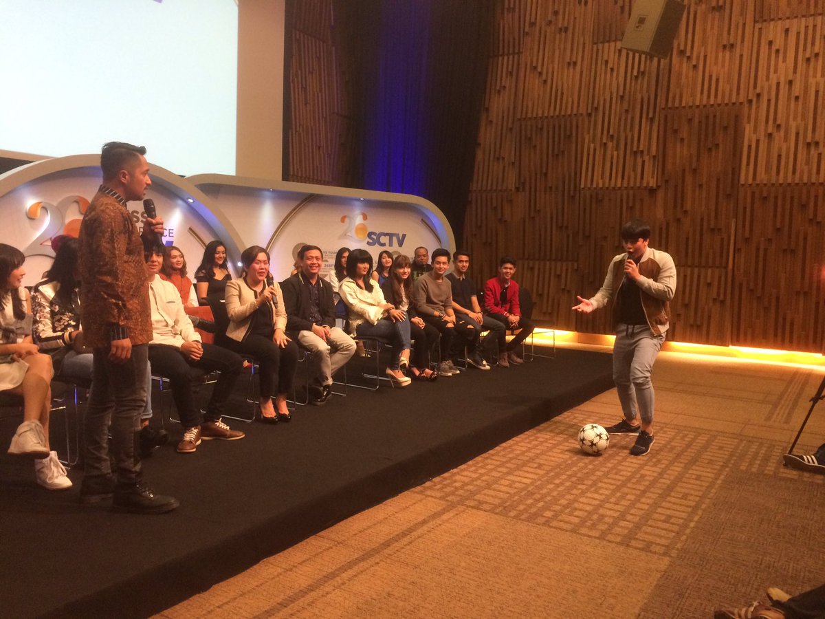 Wah ini <a href="/bangbily/">Billy Syahputra</a> kok malah main bola bareng @irfanhakim! #1UntukSemua