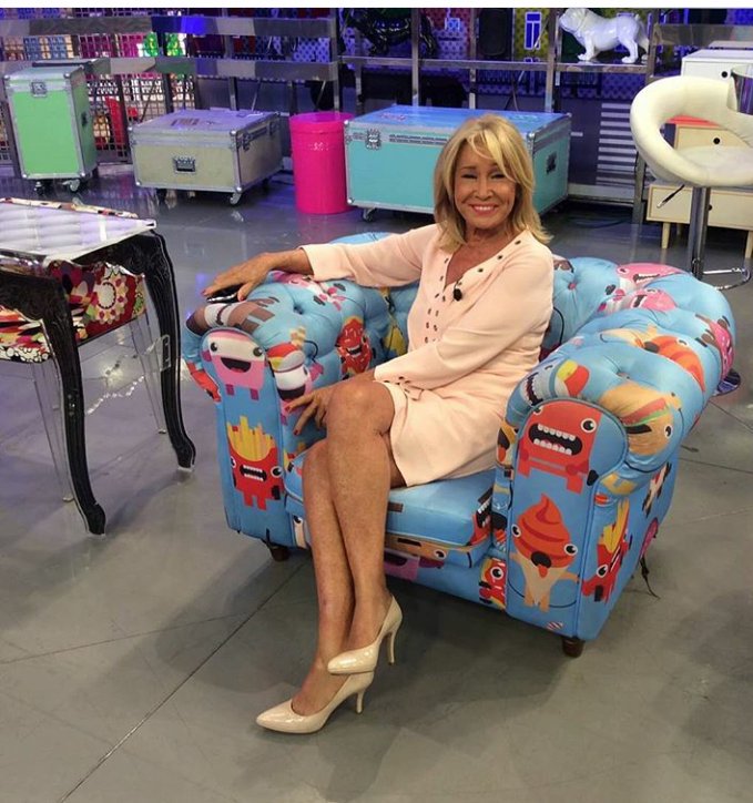 Ayer en <a href="/salvameoficial/">Sálvame Oficial</a> mi queridísima <a href="/milaximenez/">Mila Ximénez</a> con vestido de Takezo,estamos enamorados de esta firma,mil besos