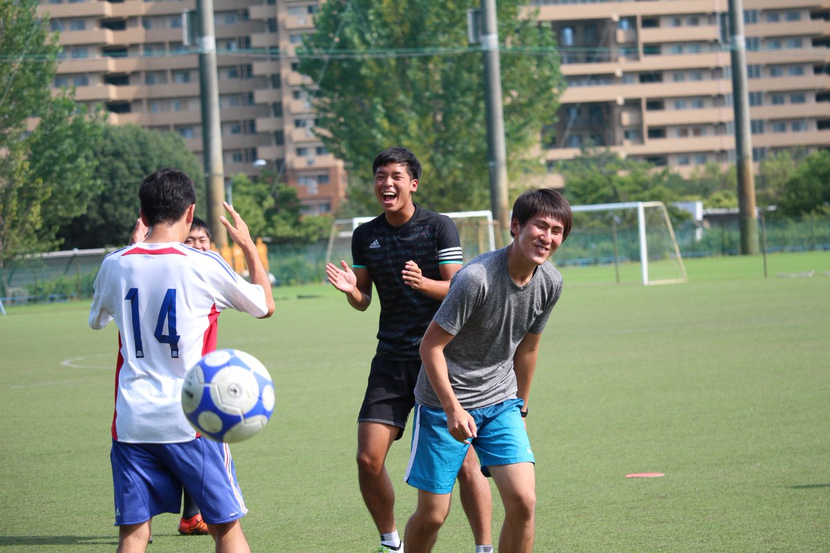 東京中日スポーツ首都スポ 首都圏スポーツ 大学サッカー総理大臣杯 準決勝 日体大戦を控えた 順大 の練習 G大阪練習場 浮田健誠 柏uー18 佐野翼 清水商 笑い声の絶えないボール回し 清水東三羽烏 の２人 順大 堀池監督 とg大阪