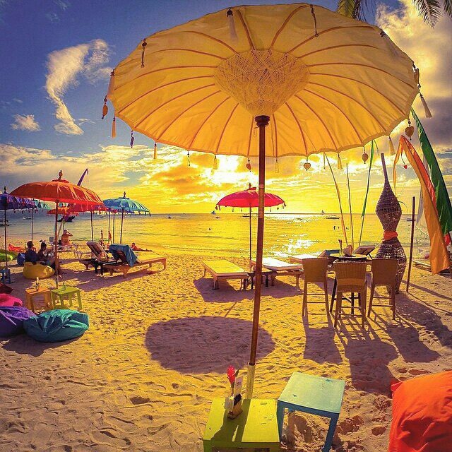 Senja menyapa La Plancha, Seminyak ..