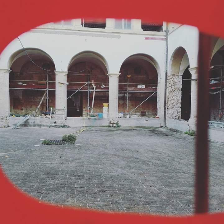 Oggi vi facciamo sbirciare un pochino nel nostro Chiostro.
I lavori di restauro continuano! #Trevi #Umbria