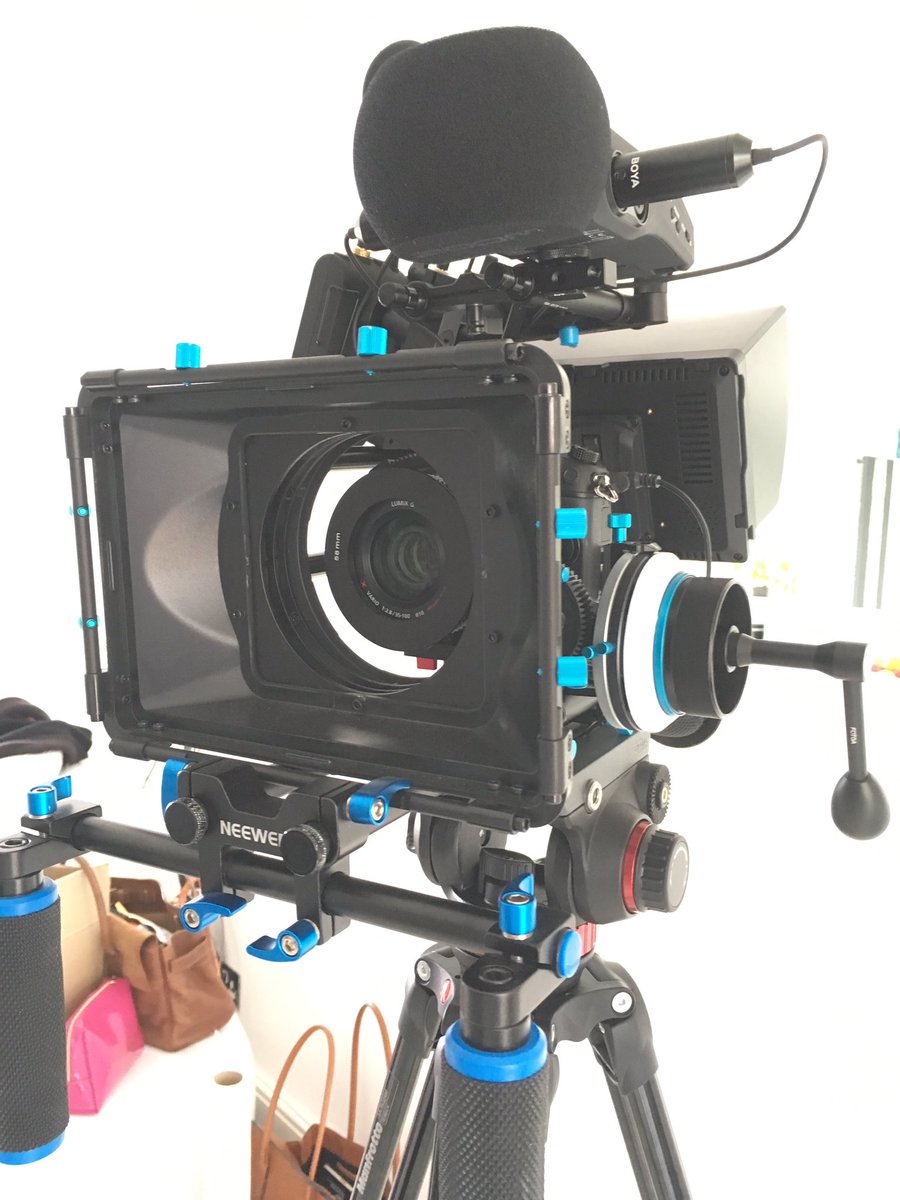 NouveauLashesUK's tweet photo. We're filming again today, for our newest treatment #SVSlashes 😍📷 https://t.co/YbfUKZJ4mc