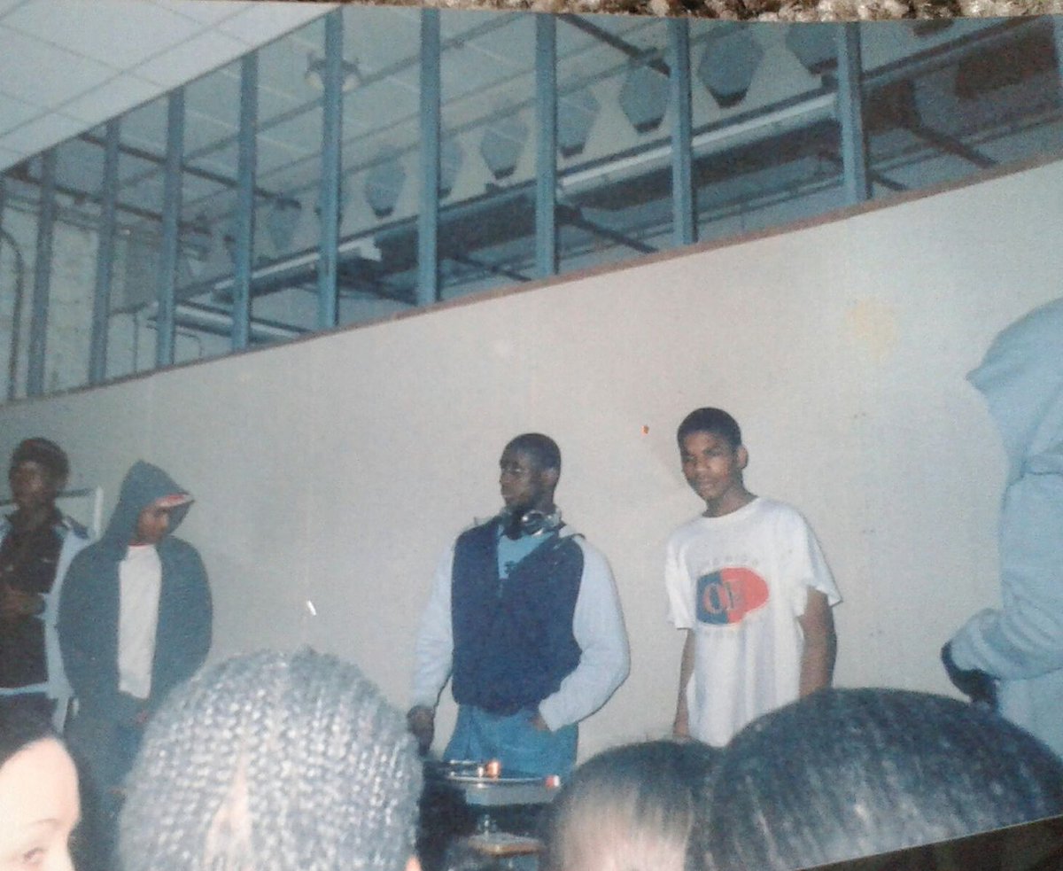SyzaSoundz's tweet photo. This pick shows how long been spinning #schooldays #charityevent #garageset @PShandOfficial @SDouble0115 @Bowz8 https://t.co/hvNPvVvOjS