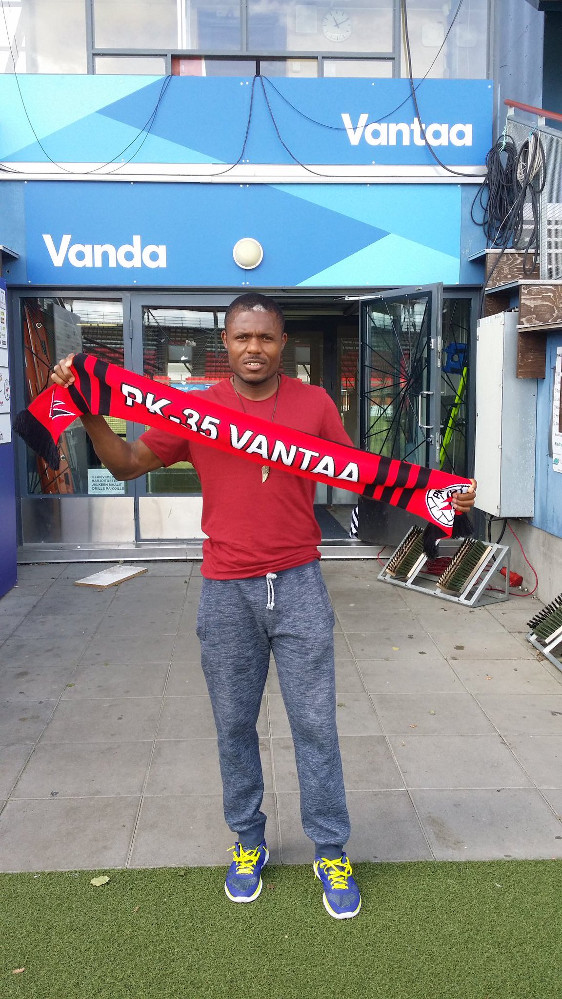Pk 35 Vantaa Twitterissa Jimbi Is Back Ojembe Olatuga Teki Eilen Yllatyspaluun Kun Pk 35 Vantaa Haki Vierastasapelin Turusta Punamusta