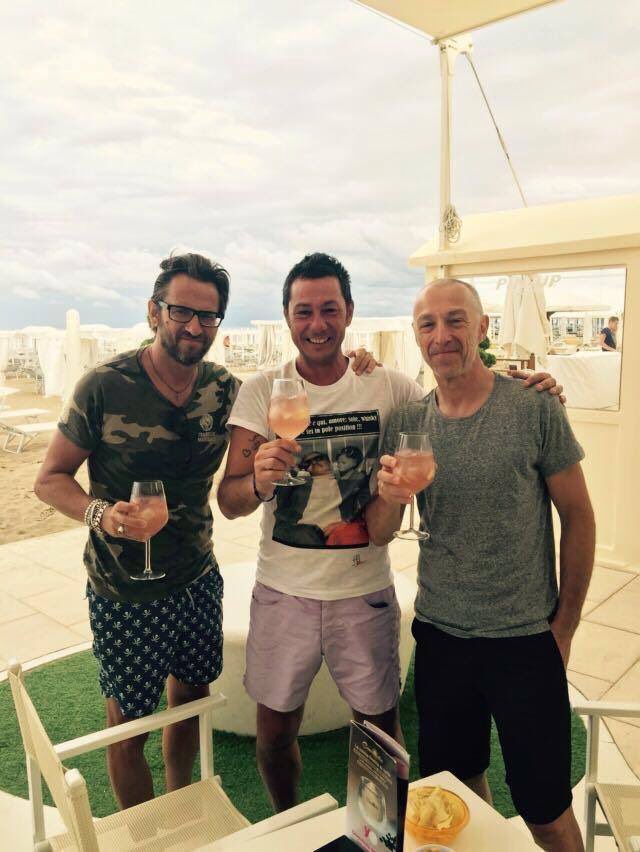 GiorgiWines's tweet photo. Riccione 2016 @GiorgiWines 

#Spiaggia72 #riccione #cruzen #linus #fabiano #giorgiwines https://t.co/144bThHJz4