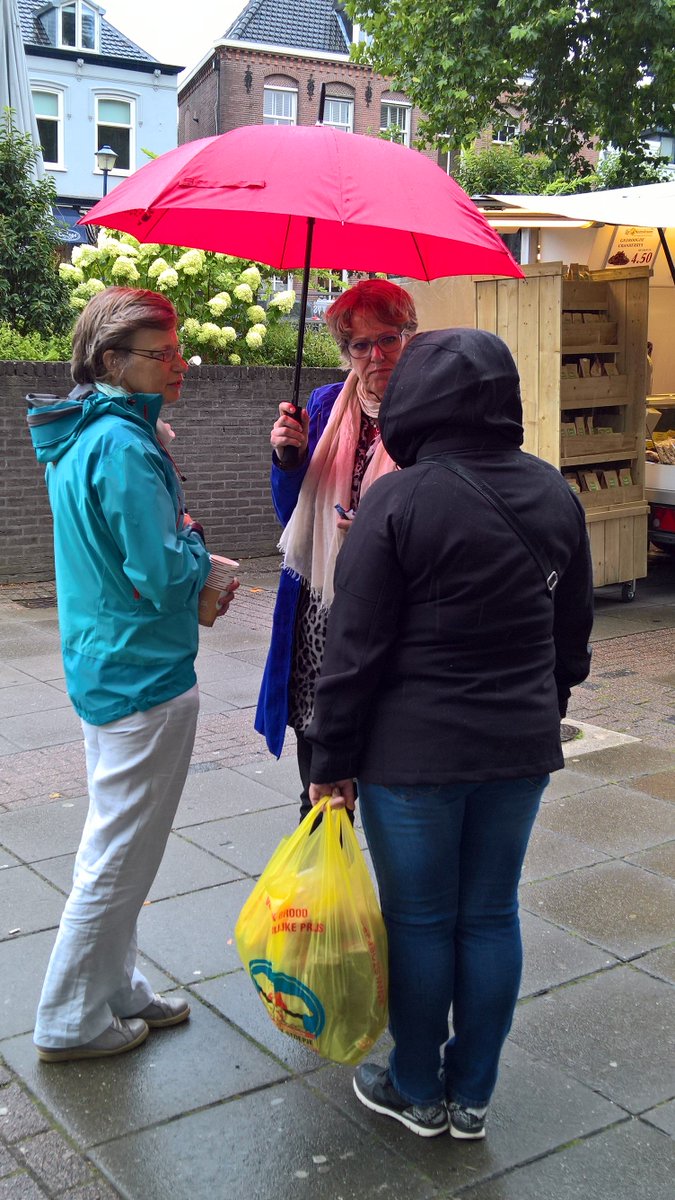 Ies Poissonnier (@iespoissonnier) on Twitter photo Gewoon een gesprekje aanknopen op de markt <a href="/Gemeente_Rhenen/">Gemeente Rhenen</a> ihkv <a href="/MWP_BV/">MindWorkProductions</a> training Gedurfd Verbinden #oefenen #leuk Gewoon een gesprekje aanknopen op de markt <a href="/Gemeente_Rhenen/">Gemeente Rhenen</a> ihkv <a href="/MWP_BV/">MindWorkProductions</a> training Gedurfd Verbinden #oefenen #leuk