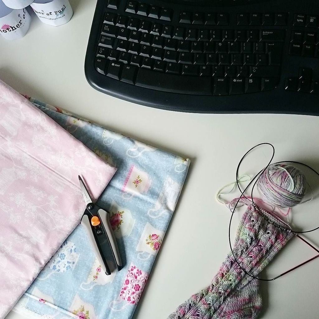 NorthStarYarns's tweet image. Knit, Code or sew? That&apos;s this morning&apos;s desk dilemma! #knitallthethings #sewallthethings #codeallthethings