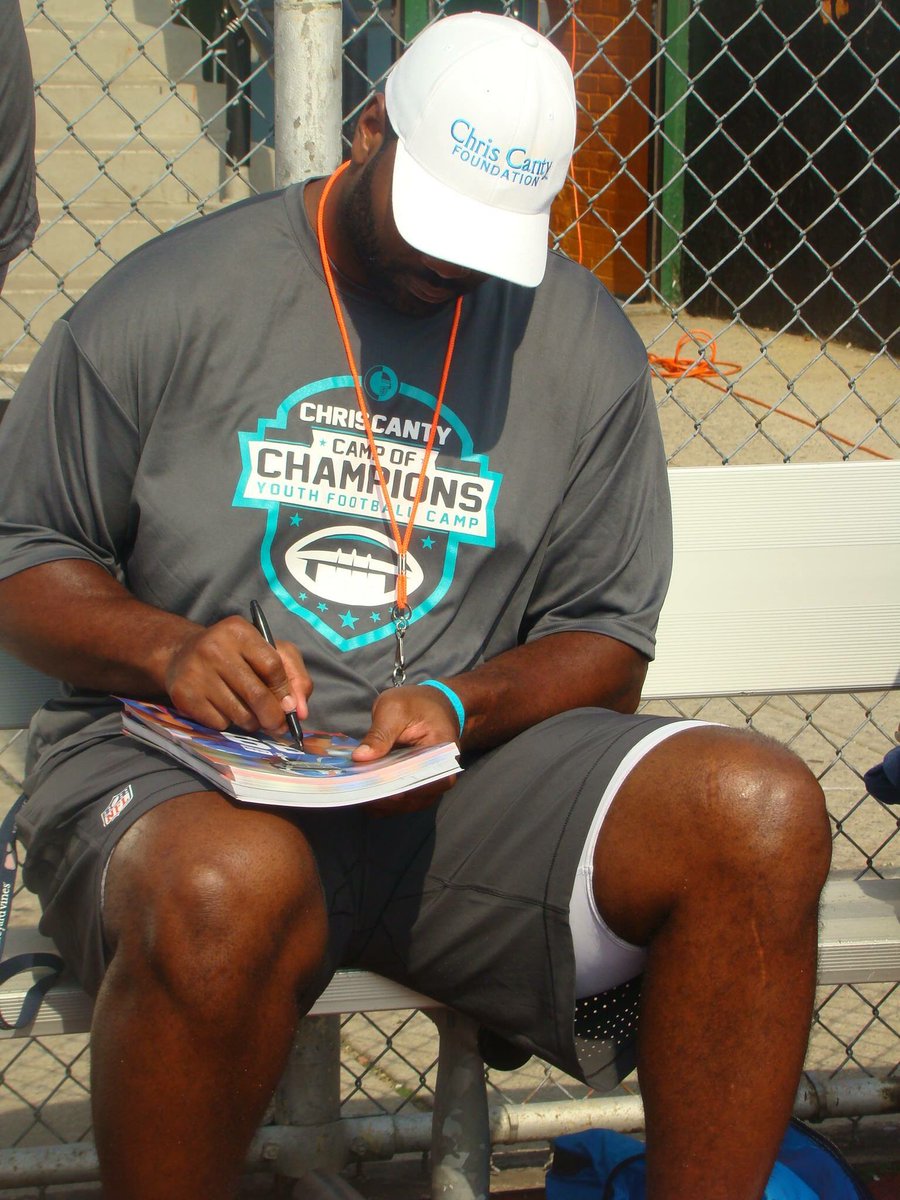CCFNYNJ's tweet photo. @ChrisCanty99  Signs photos at the 2016 #campofchampions #newyorkcity #youth #RT https://t.co/EXxVB8Cks7