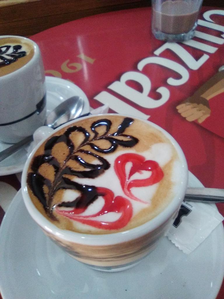Quiero uno!! RT <a href="/RosaLavina/">Rosa Laviña / #NiUnaMenos ♀️💜</a>: El mejor café de #Barbate en "El buen café del Carmen" y el chocolate, ni te cuento