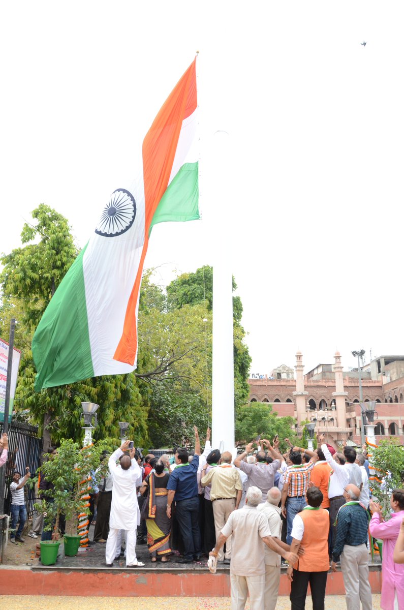 sureshbindal's tweet photo. National Flag installed at Chandni Chowk with the guidelines from @sureshbindal @drharshvardhan @narendramodi https://t.co/yqTiAPOAe7