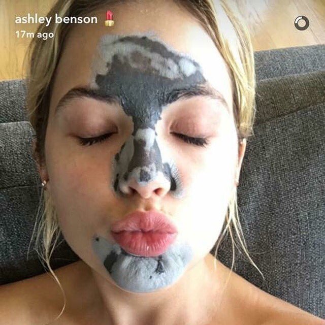 alittlebeauty8's tweet photo. Even the celebs are loving the best mud mask ever ๐๐ผ๐ #ashelybenson #prettylittleliars #mudnask #nuskin @AshBenzo https://t.co/Ky8mRrd29l