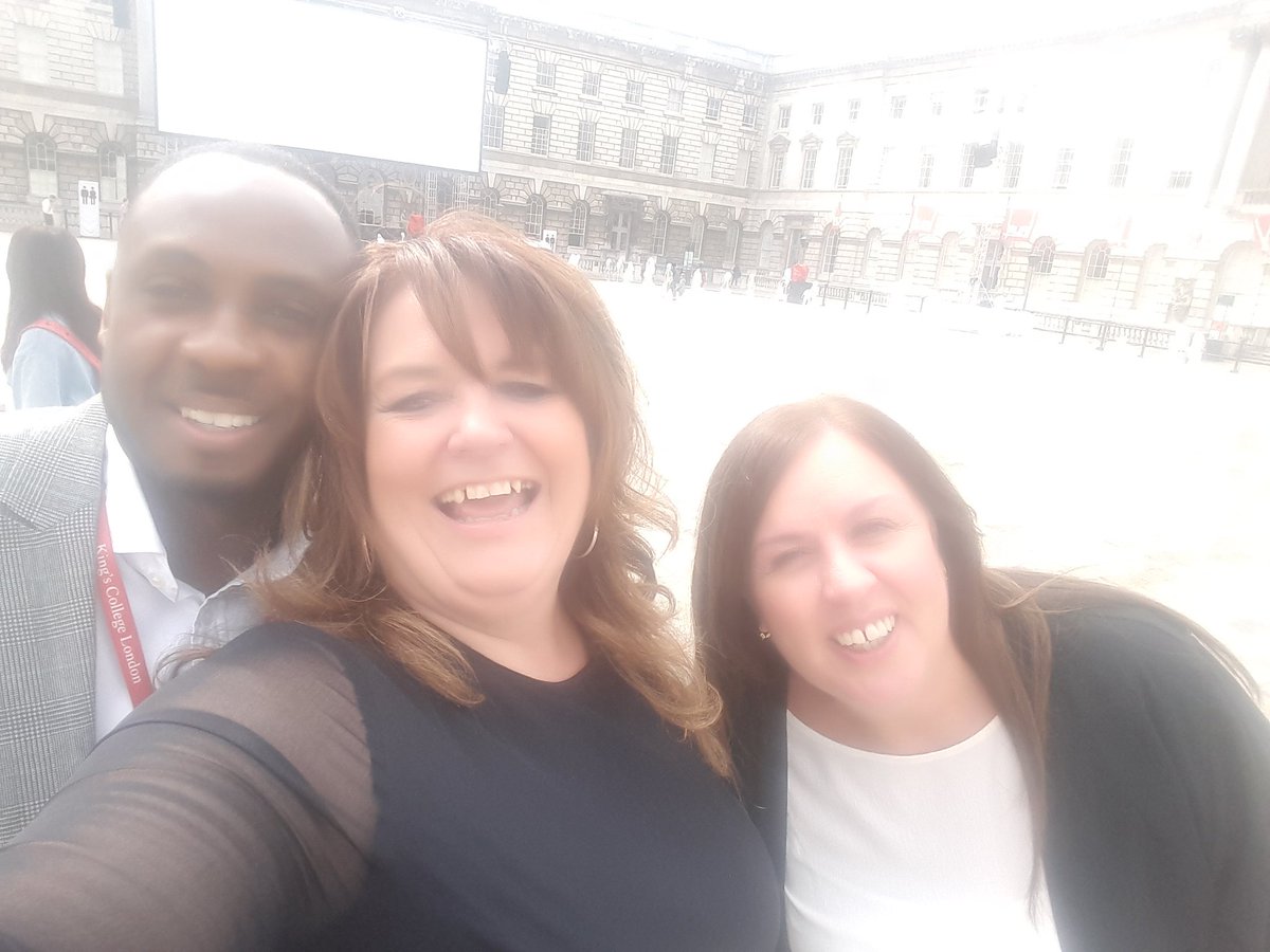 joannewitzer1's tweet image. Fun &amp;amp;games #Somerset house with Simon Miller  @deanadevine @ServestLearning @lisahamill @LK_Read # fire evacuation 😊