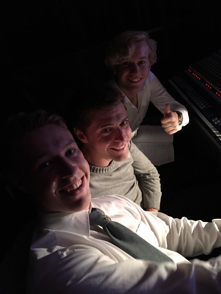 Grahamhanlon's tweet photo. Tech desk. @oscars_11 @edfringe @Sam_k_Ings @adam_clayton_19 https://t.co/vH6yYn9cOZ