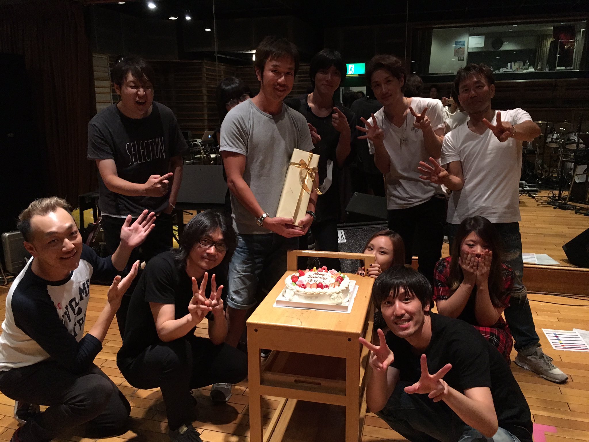 澤野弘之 Nzk 本日はライブ Re Unchild の最終リハーサルでした ちなみに一昨日レジェンドア社長の誕生日だったので リハ終わりにみんなでお祝いしました