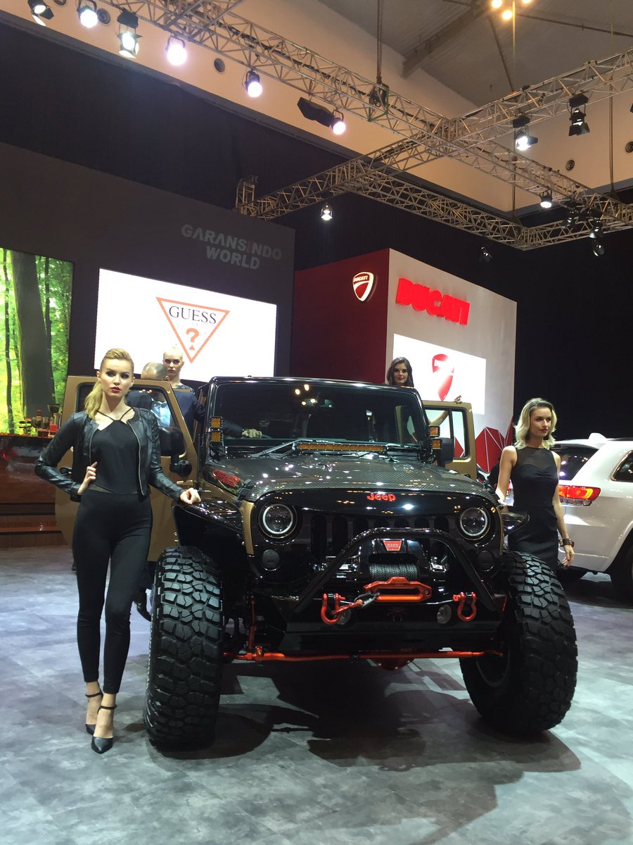 Telunjukdotcom's tweet photo. Cliffhanger by @Jeep dope! #makingbetterdecisions #GIIAS2016 #technocar #ridewithUS https://t.co/AP8Yr7EWkb