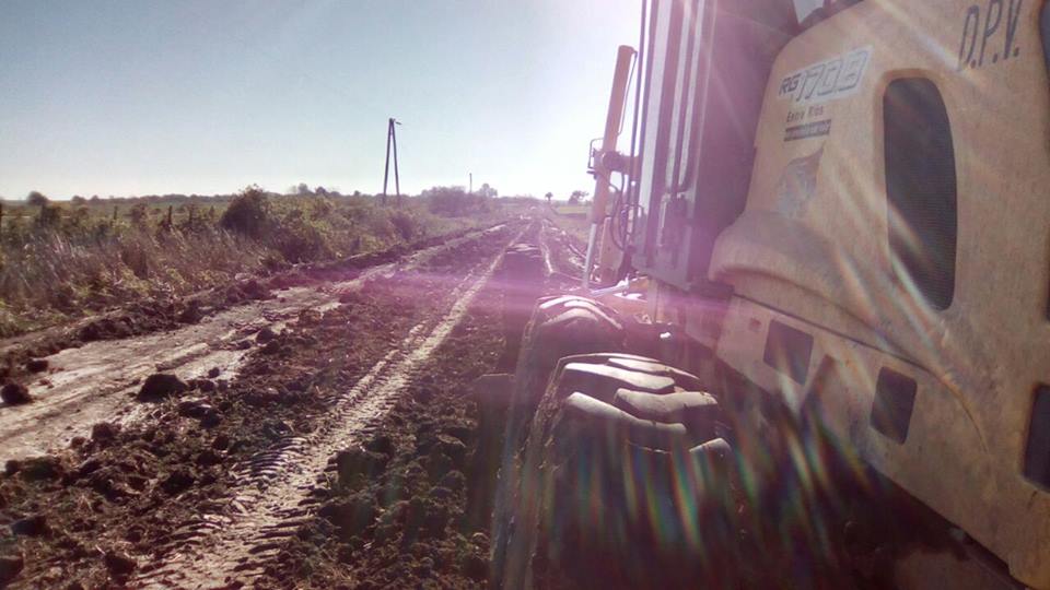 dpventrerios's tweet photo. #ZonalVictoria Rincon de Nogoya Norte #Camino Santa Julia, tareas de cuneteado, movimiento de suelo y perfilado https://t.co/amUX5dFBqi
