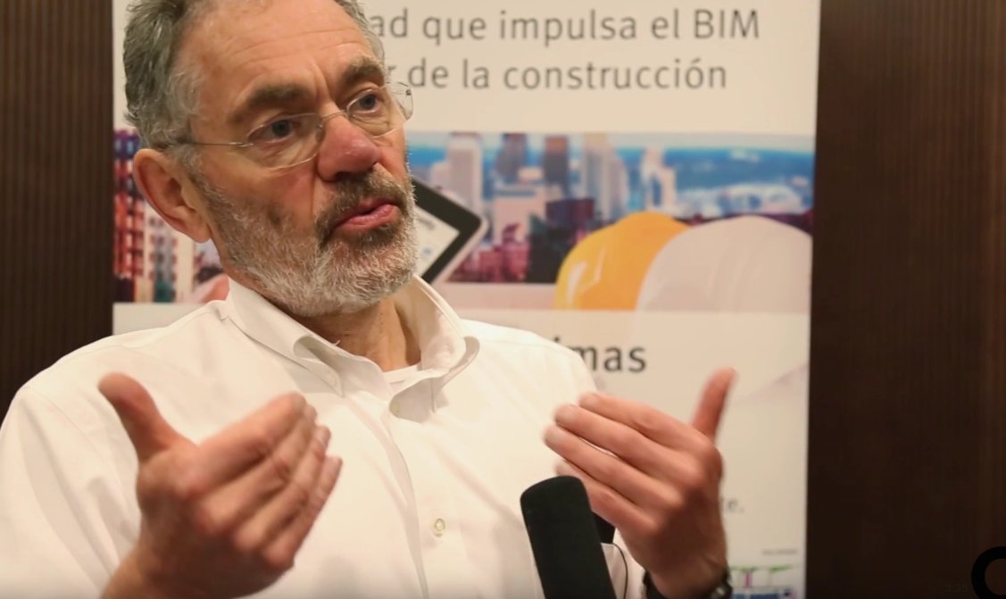 BIMCommunity's tweet photo. Inspirador discurso de @alanmossman sobre cómo cambiar la mentalidad en el #sectorAECO: https://t.co/XfChnB5TVX https://t.co/suL5gcEFbr