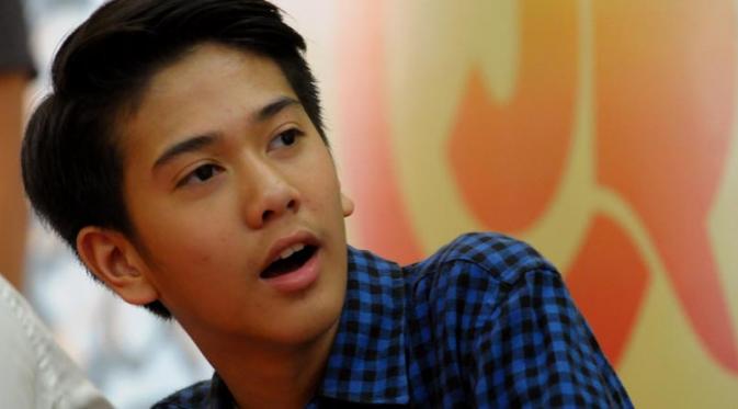 Play99ers's tweet photo. Iqbaal Tinggalkan CJR Demi Pendidikan di negri Paman Sam Amerika Serikat!!
#NumpangTanya #THEGOODNIGHTSHOW https://t.co/AMhqt478SM