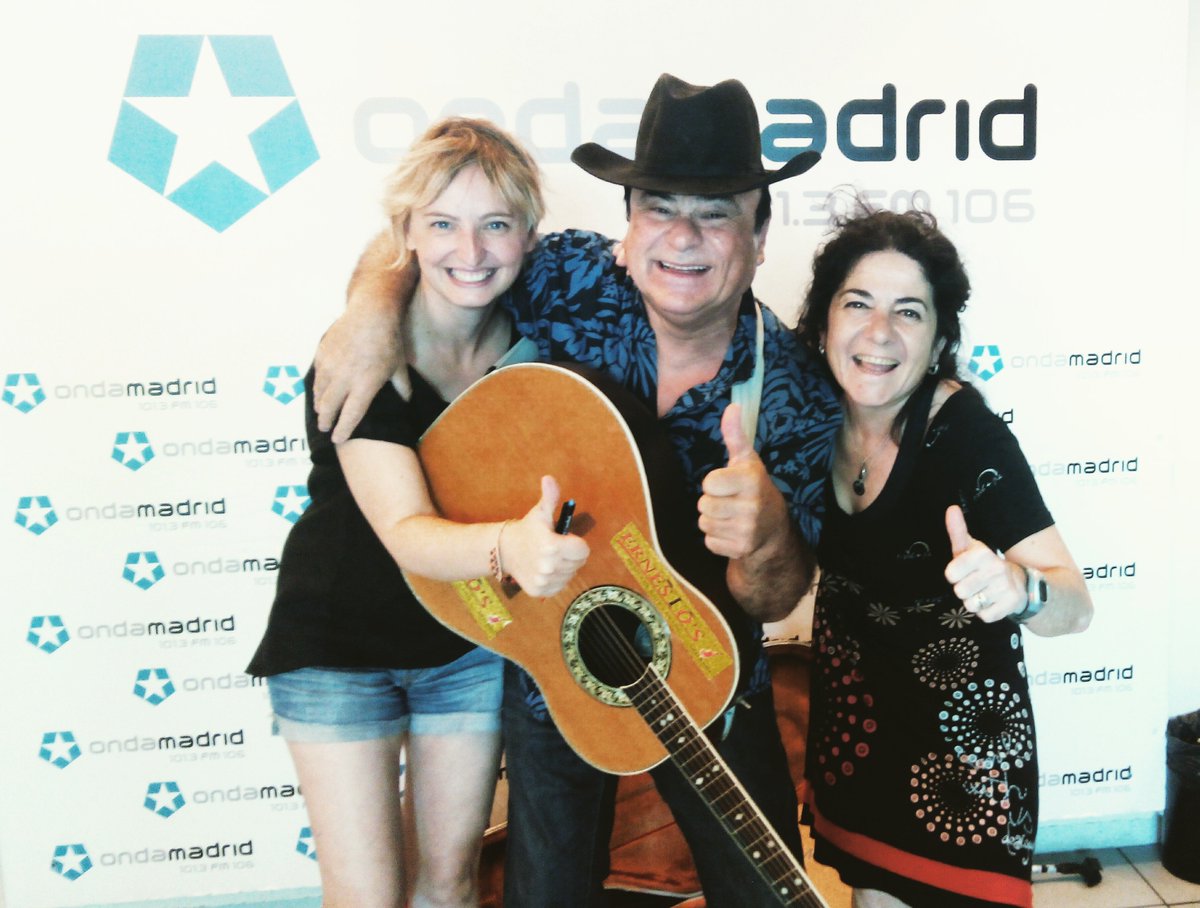 MadridDirectoOM's tweet photo. El incombustible fundador de #LaViejaBanda @ERNESTOTECGLEN con su canción del verano #BrexitDance @bell_music https://t.co/VH4FQZOLc4