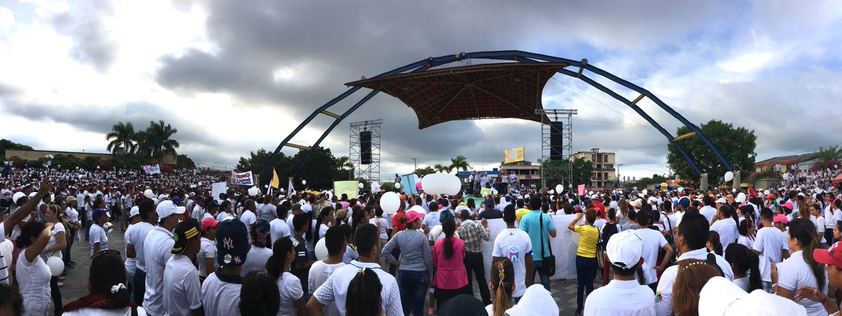 Samuelmejiapaya's tweet photo. @NoticiasCaracol @NoticiasRCN #SigoFirmePorPapayMama #RescatandoPrincipios #Colombia @SuperOOTv ¡Sincelejo Presente! https://t.co/srPXpCh4cx