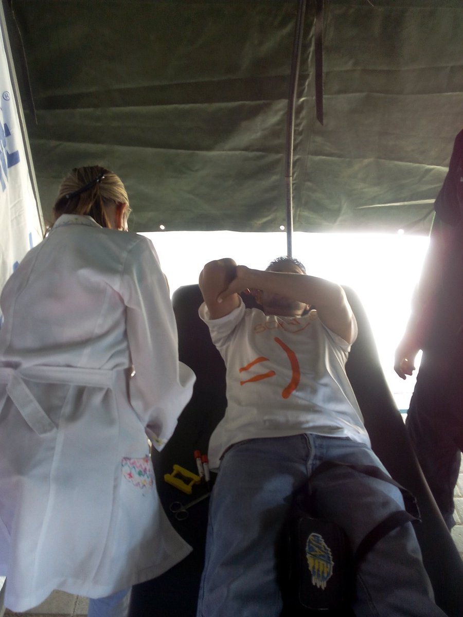 prmiguelleon's tweet photo. En Coro hasta el momento van 45 Personas que han donado Sangre y 104 Donantes de Cabello #CercaDeTi2016 https://t.co/kwMRWX2gwX