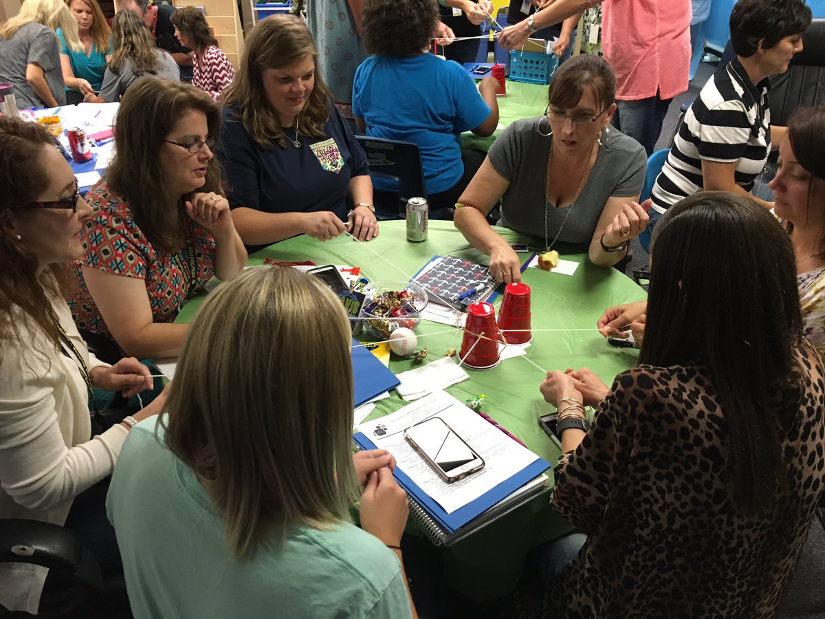 DavisElemRCISD's tweet photo. Team Building! It takes all of us! #IAmaMomentMaker https://t.co/g3KQsjWbl5