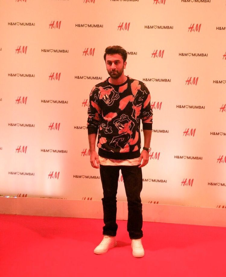 hmindia's tweet photo. Look who's just arrived! Give a big  shoutout to #RanbirKapoor! #HMlovesMumbai https://t.co/LdmWuwEyxk