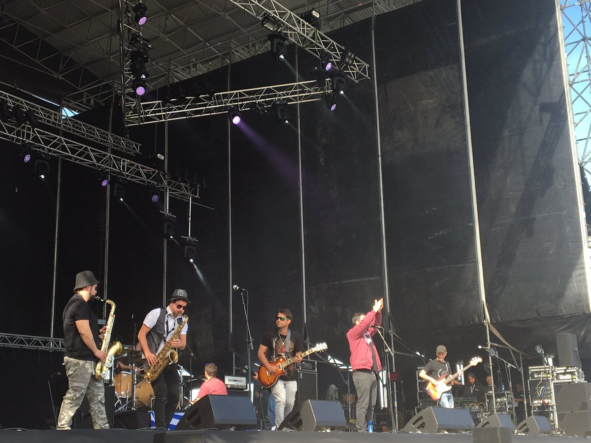 WNHFest's tweet photo. @PeladoGuru on stage!! #wnhfest2016 #wnhfest #peladoguru #peladogurú #foz #rockuruguayo https://t.co/G6nrBfjZkP