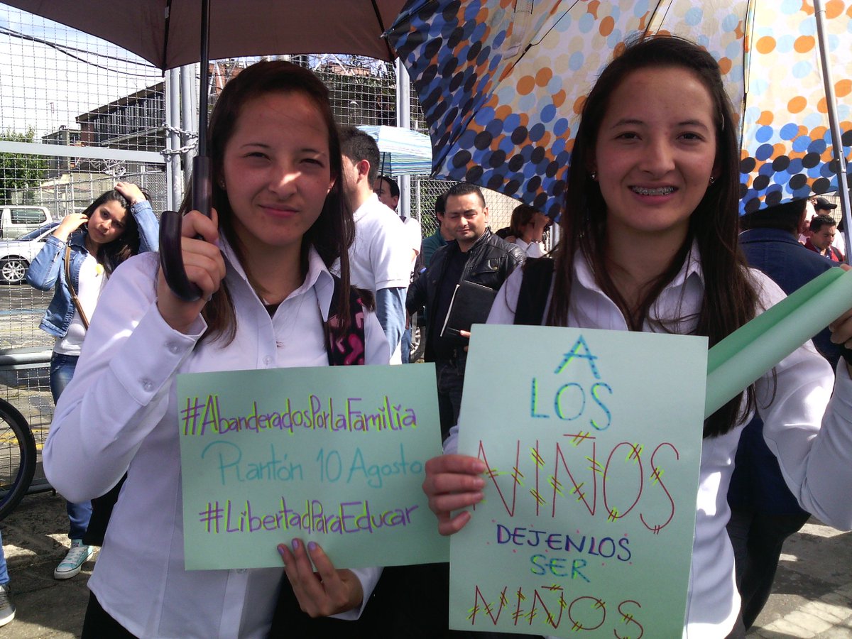 yaninis_'s tweet photo. #SigoFirmePorMamayPapa #YoMarcho #1minutodesilencio #LibertadParaEducar https://t.co/w2xGyJYQSq