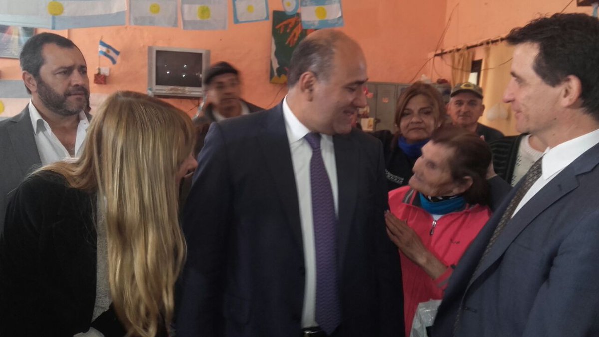 SandraMTirado's tweet photo. Gob Manzur y Minist Yedlin visitaron a los adultos mayores q concurren al Club d Dia del predio del Min d Desarrollo https://t.co/mz6dPznKp0