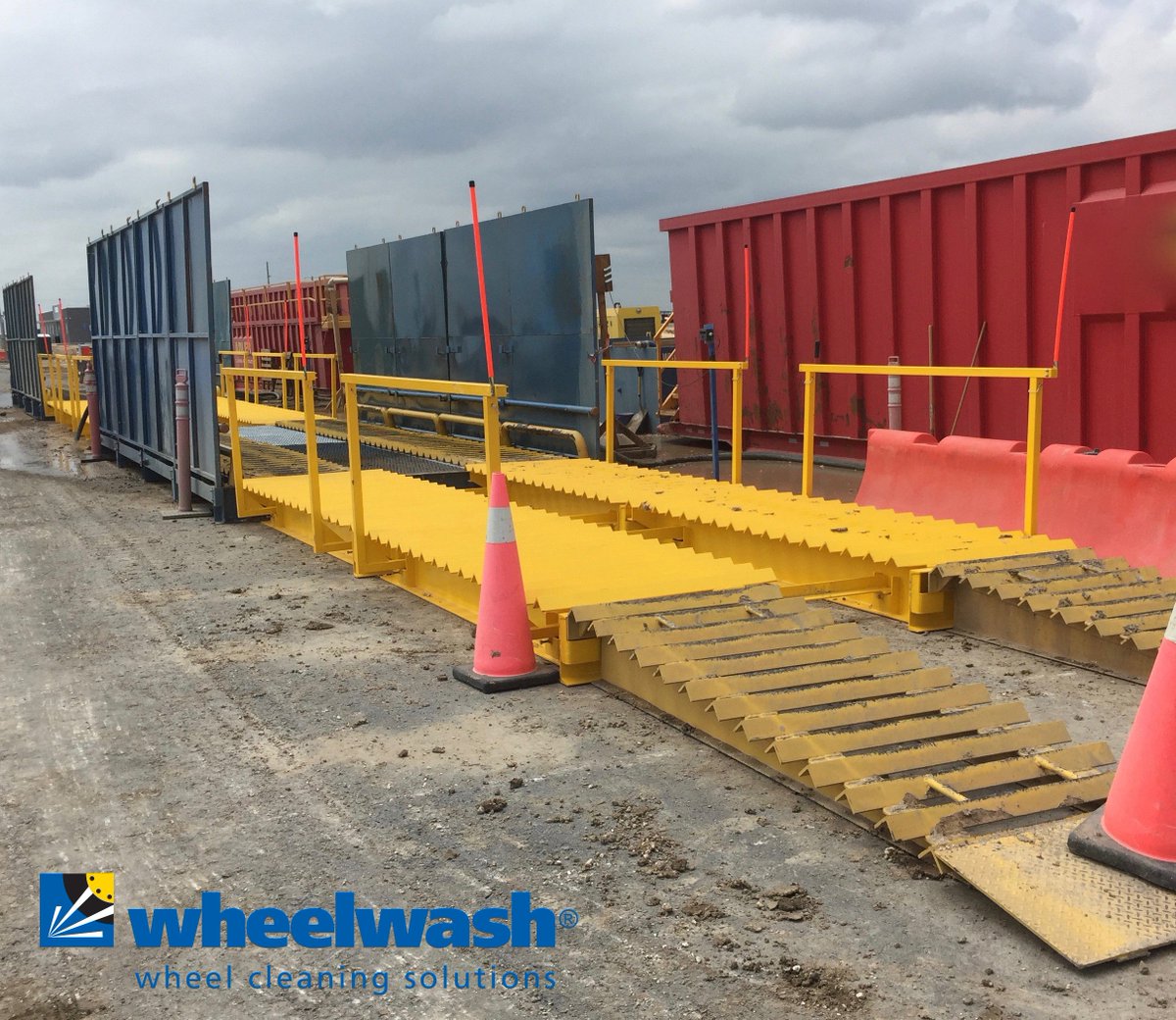 Wheelwash's tweet photo. Our customized 120ft, 4 tire rotation #wheelwash on site in Louisiana! #truckwash #madeinusa #Louisiana https://t.co/icDLQbR43f