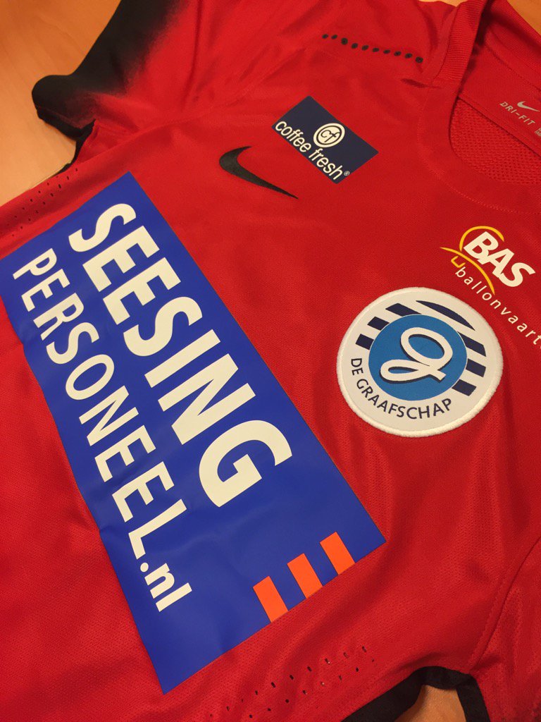 1326Martine's tweet photo. Al zeggen we het zelf: ons uitshirt mag er wezen dit seizoen! @seesingpers @BASBallonvaart #coffeefresh https://t.co/GHh8cxFPPz