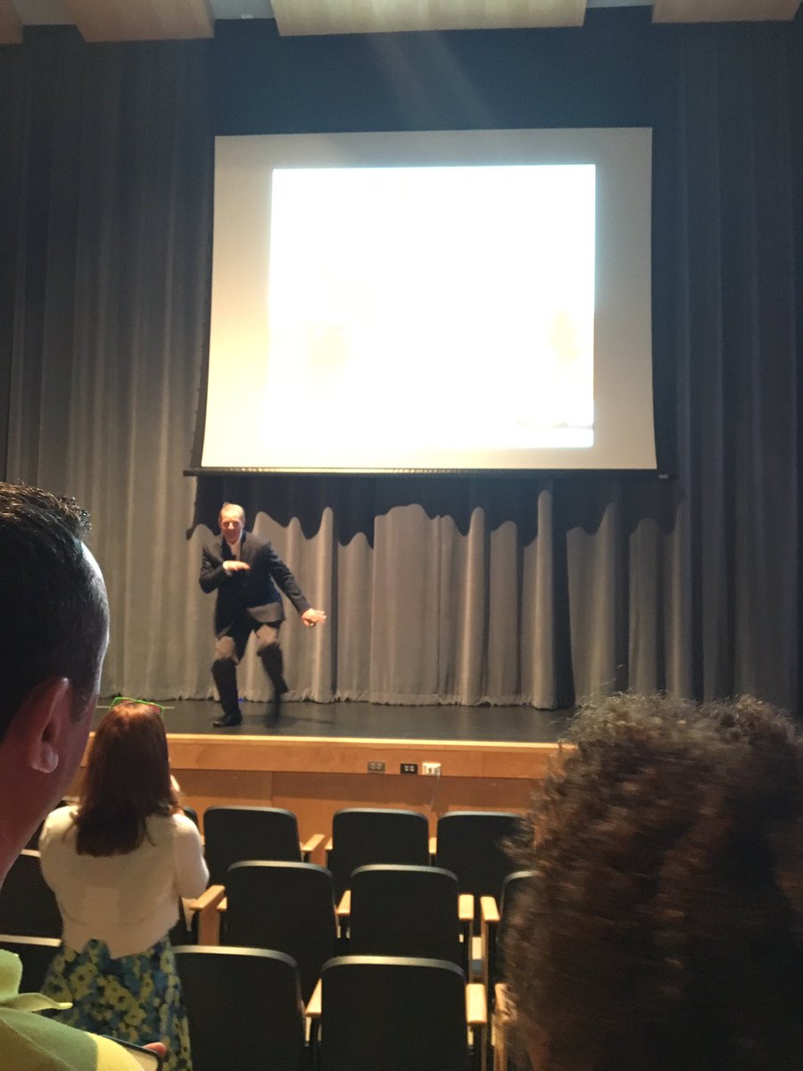 ERowdenAPS's tweet image. Keynote speaker Alan Blankstein starting his speech by getting us "into the room" #APSac2016