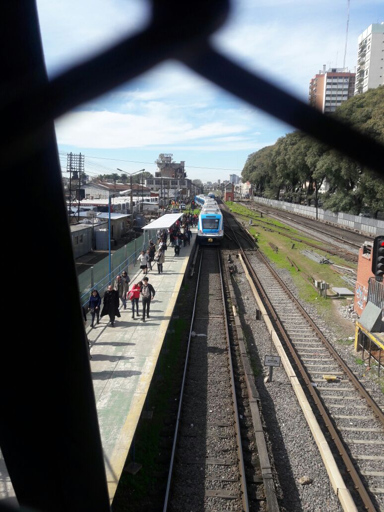 ObsePatentes's tweet photo. @todonoticias Descarriló el tren Sarmiento. Liniers https://t.co/t1rWRdG99V
