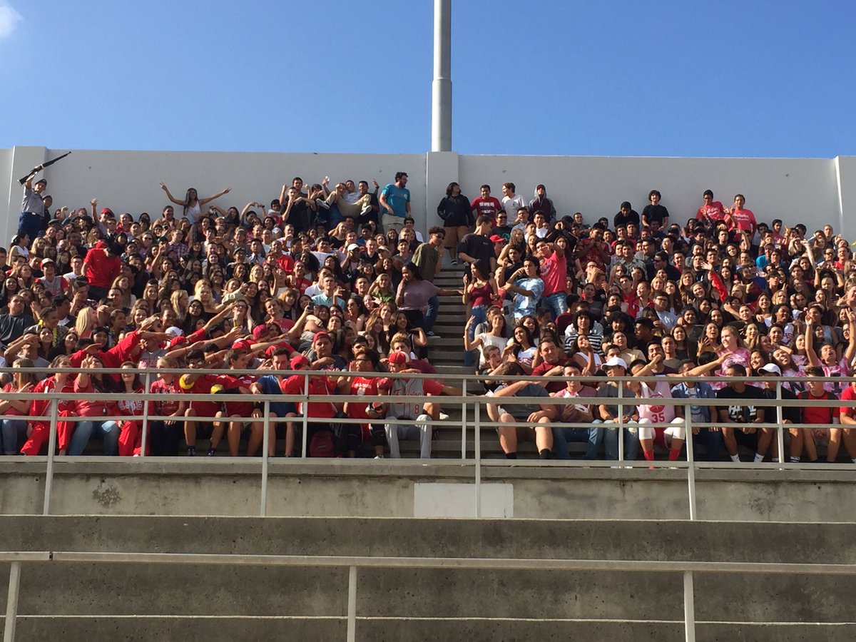 fullertonhigh's tweet photo. FUHSAthletics: RT fullertonhigh: Class of 2017 Senior Panorama! #FUHSTribe #IFL #FUHSClassof2017 https://t.co/CVDjQbef31