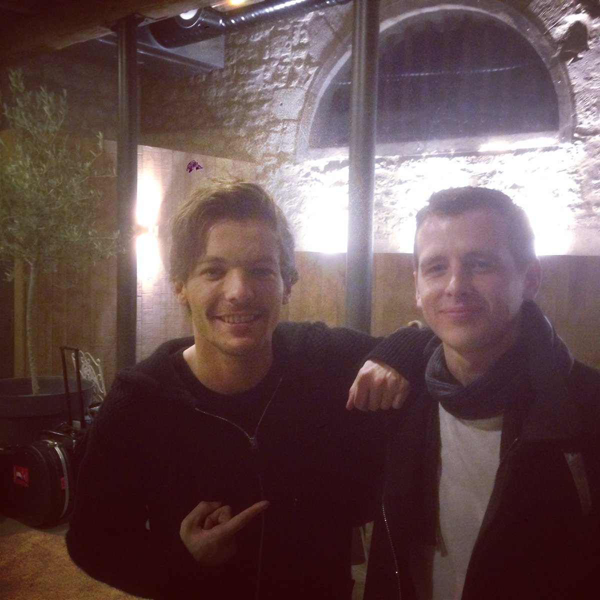 MaxStoneMusic's tweet photo. #thursdaythrowback First time meeting this dude in France last year ! Mad times ! Humble @Louis_Tomlinson https://t.co/WLzupdBlCk