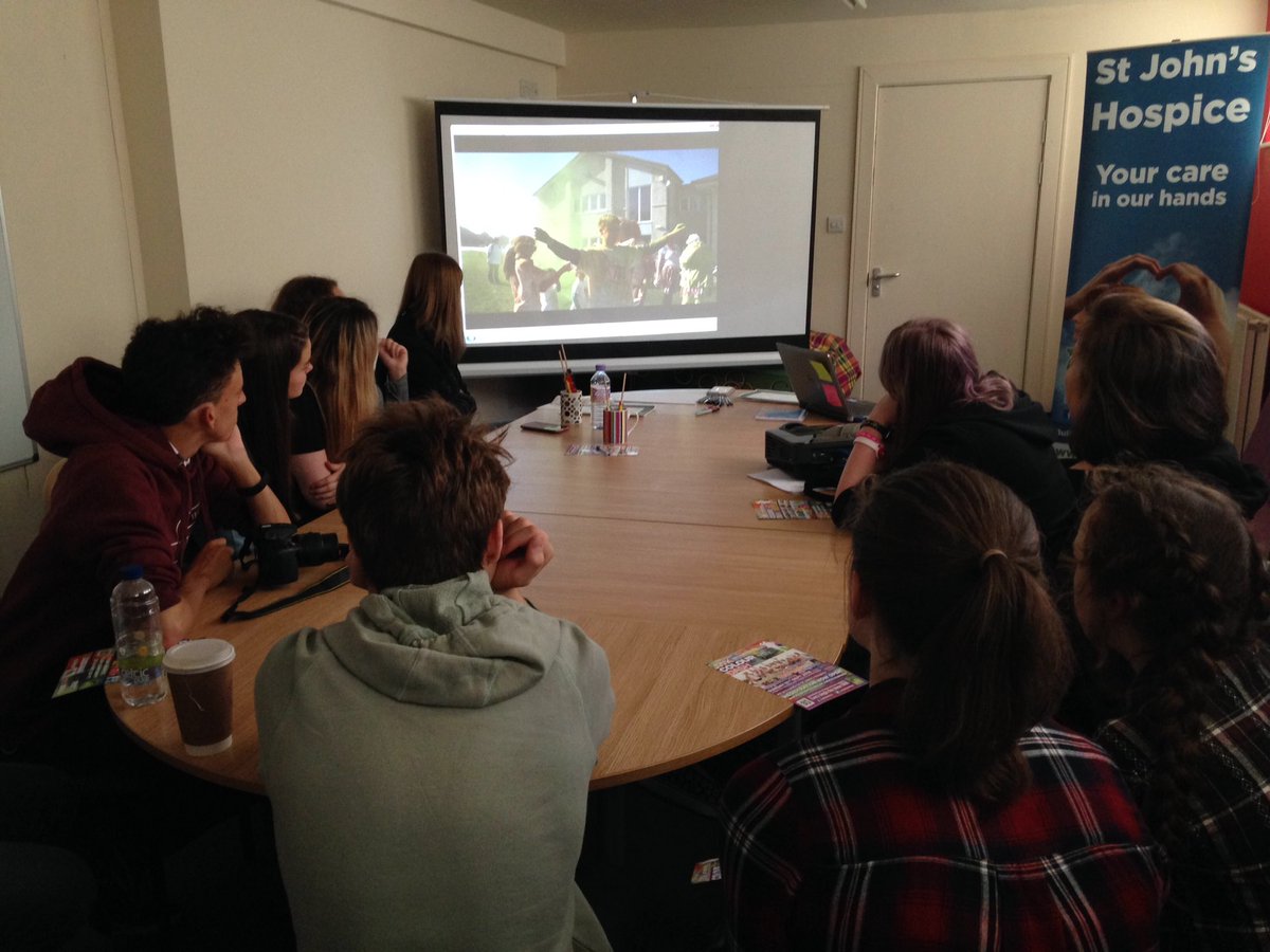InspiraAkikoS's tweet photo. Completely engaged in learning about  @StJohnsHospice. @NCSNorthWest #socialaction https://t.co/CTxgb211Zq
