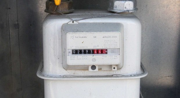 Gazzettino's tweet photo. Nuovo contratto di luce e gas, ma chi l'ha siglato è morto da 12 anni https://t.co/8esnxQbkvk https://t.co/ng0sCsRQXe