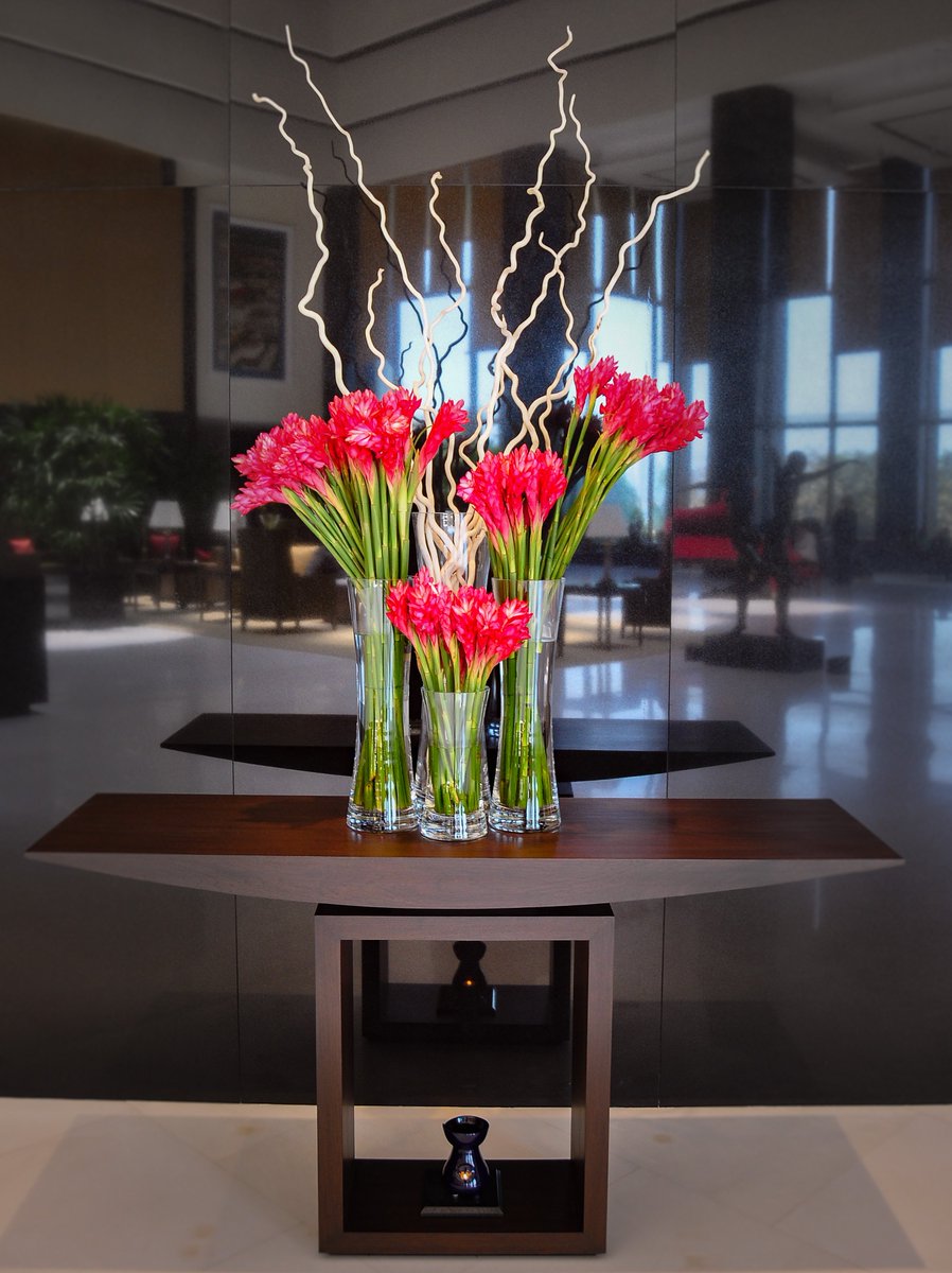 vishisingh's tweet photo. Colours of class=black; purity=white; love=red. The Oberoi Mumbai has them all in abundance! #OberoiBestInTheWorld https://t.co/705ZAiEKP0