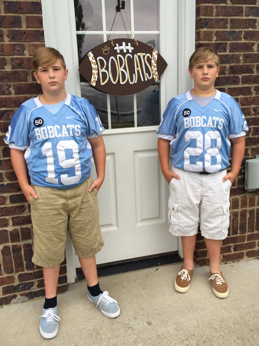 GordonLeAnn's tweet photo. It's FOOTBALL Time!
#19 #28 https://t.co/kcnXMTqMjc