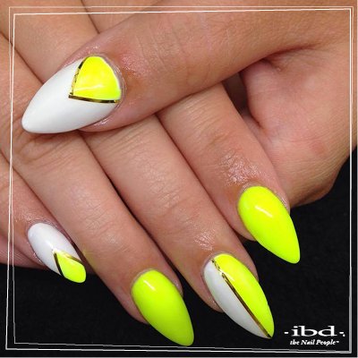 Ladybird_house's tweet photo. Decorazioni geometriche utilizzando solo due colori.
#SUMMERINSPIRATION #IBD #NAILART https://t.co/n064X0pLh2