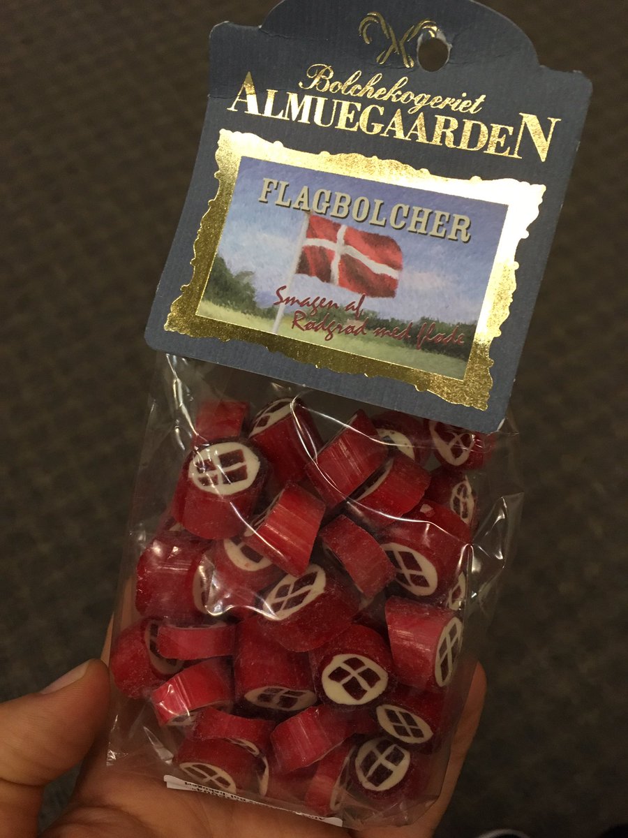 cecydominguezok's tweet photo. Con caramelos de Noruega, empezamos la clase de hoy de #BPEI en la @MaePeriodismo. #Riquísimos 😃 https://t.co/U4otxSjji2