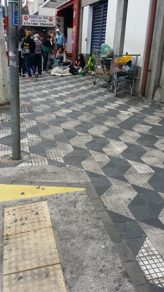 Bigodez's tweet photo. @L1Azul @metrosp_oficial @subprefeiturasp degradação estação #sjudas n podemos deixar. Linha de branca #segurança https://t.co/Lqcpd7FtLY