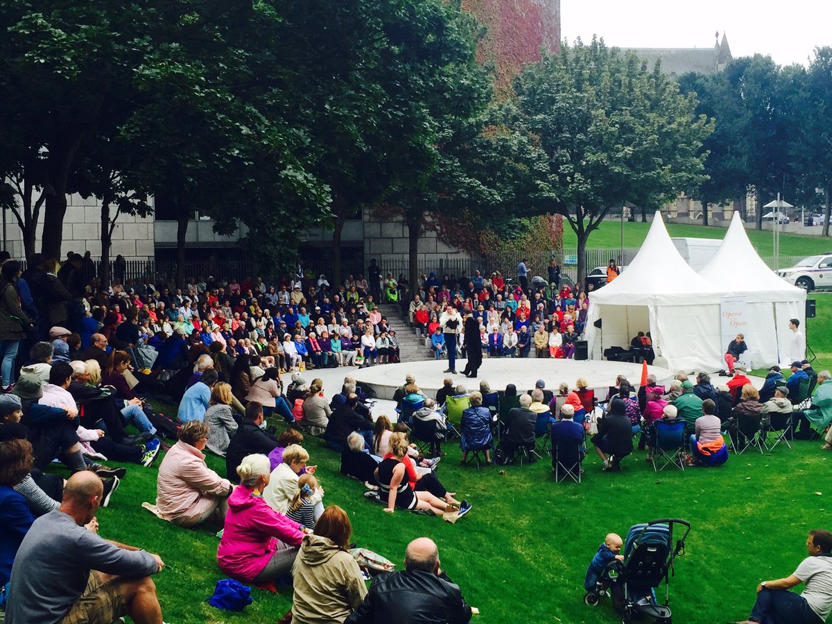 The DHR team is enjoying a great performance of #OperaintheOpen @DubCityCouncil.